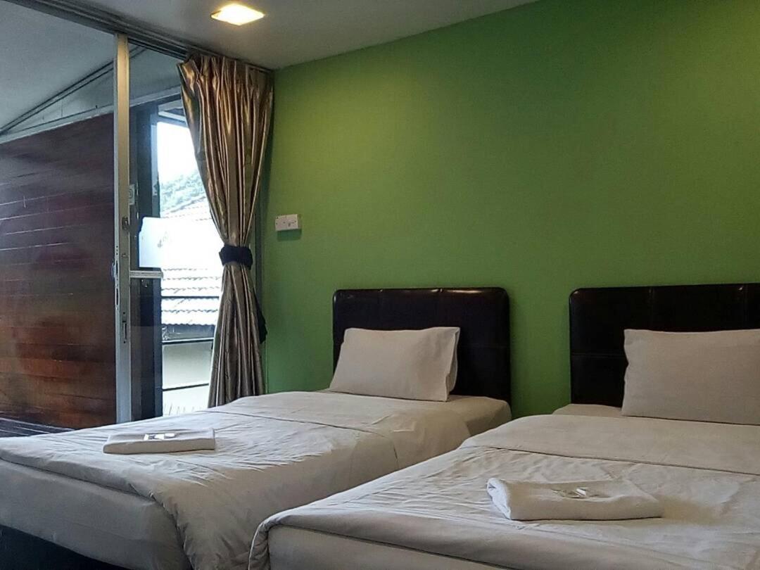 J Residence Kundasang Номер фото