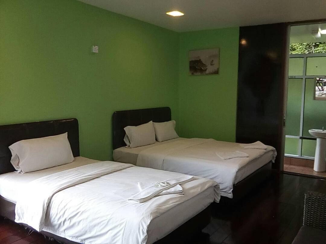 J Residence Kundasang Номер фото
